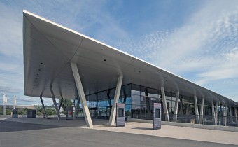 Oberrheinhalle Tagesansicht
